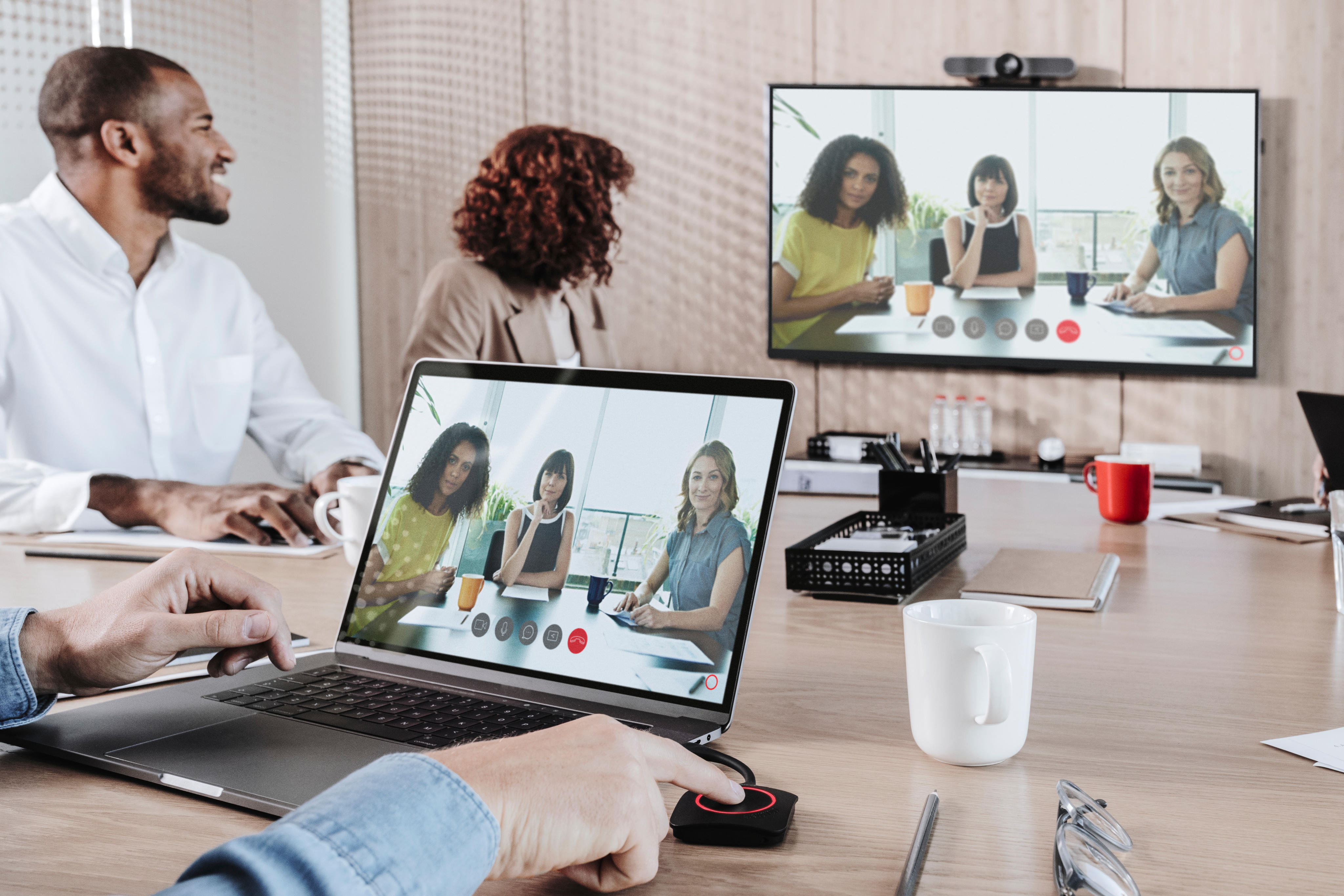 Huddle rooms & boardrooms
